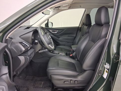 Used 2023 Subaru Forester Touring image 3