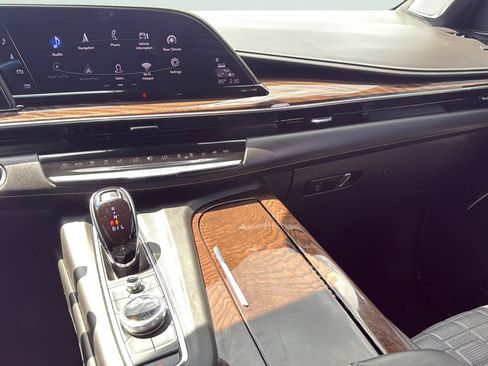 Used 2022 Cadillac Escalade Sport Platinum w/ Heavy-Duty Trailer Package AWD/4WD image 19