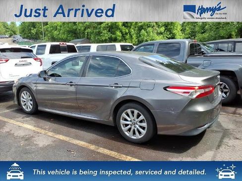 Used 2018 Toyota Camry LE FWD image 2