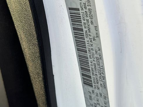 Used 2018 Jeep Wrangler Unlimited Sahara w/ Connectivity Group image 30