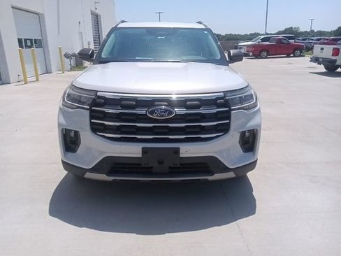Used 2025 Ford Explorer Active w/ Active Comfort Package AWD/4WD image 8