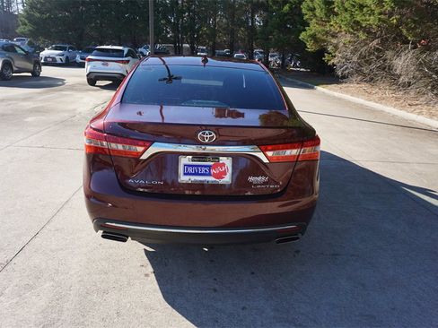 Used 2018 Toyota Avalon Limited image 24