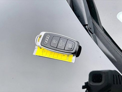 Used 2021 Audi e-tron Premium Plus w/ Premium Plus Package image 10