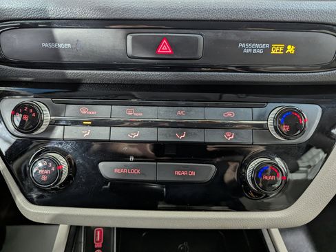 Used 2020 Kia Sedona EX image 22