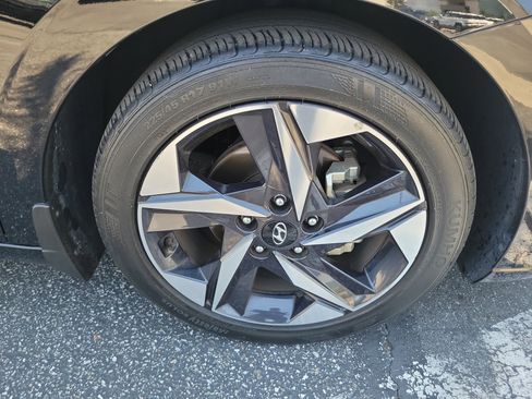 Certified 2023 Hyundai Elantra Limited FWD image 29