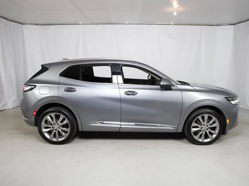 Used 2022 Buick Envision Avenir w/ Technology Package II image 2