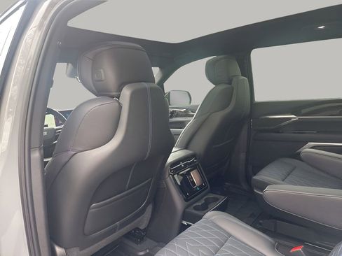 New 2026 Cadillac Escalade IQ Luxury 1 w/ LPO, Floor Liner Package AWD/4WD image 18