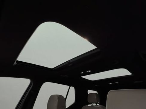 Used 2022 Chevrolet Traverse Premier w/ LPO, Floor Liner Package FWD image 18