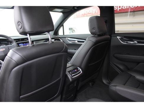 Used 2020 Cadillac XT6 Premium Luxury FWD image 12