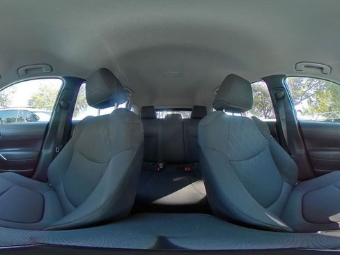 Used 2025 Toyota Corolla Cross LE image 36