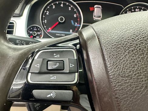 Used 2015 Volkswagen Touareg VR6 image 16