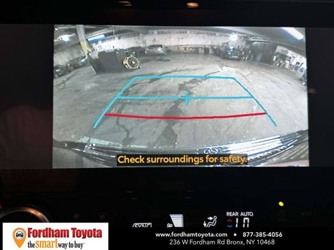 Used 2023 Toyota Highlander XLE AWD/4WD image 28