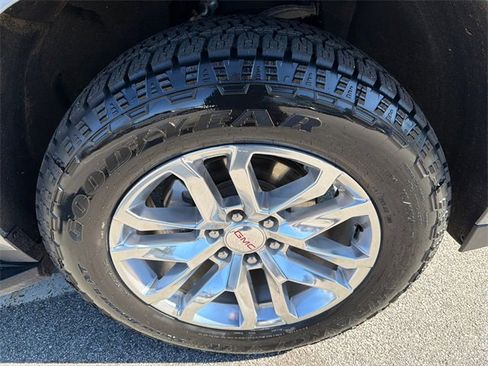 Used 2023 GMC Yukon XL SLT image 12