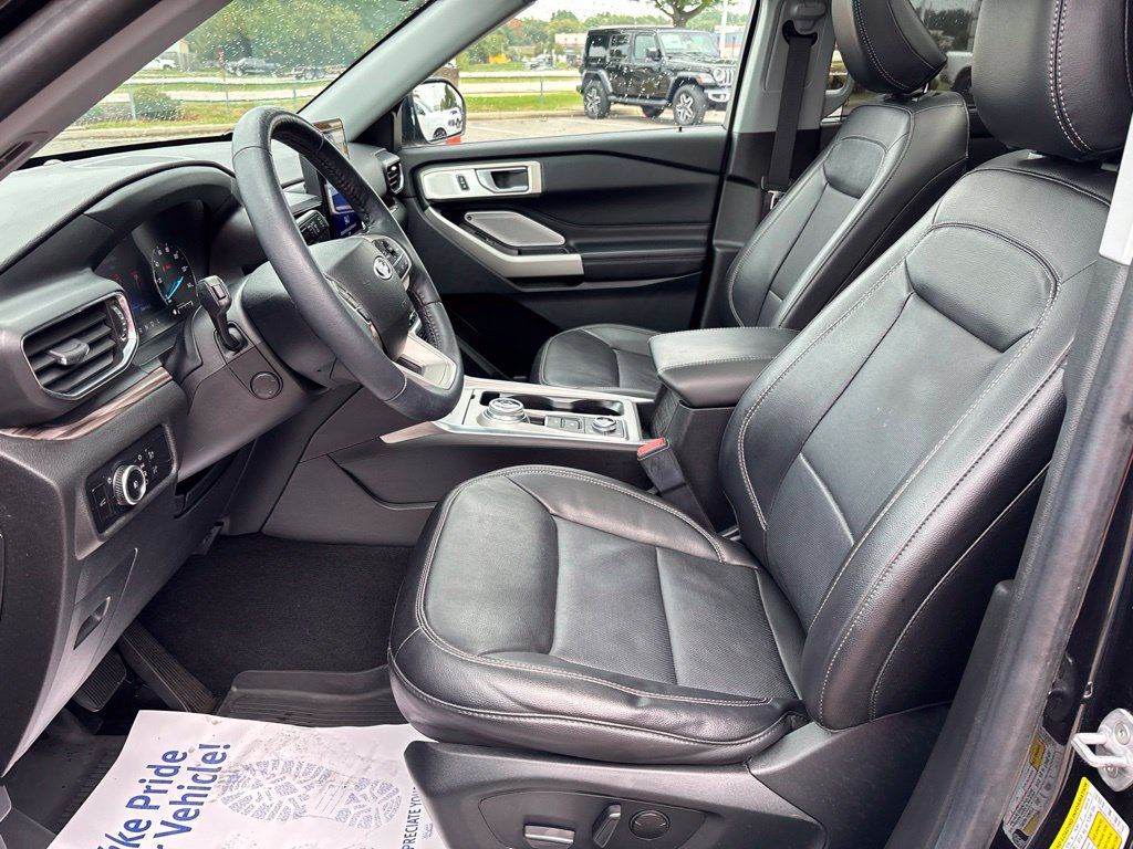 Used 2023 Ford Explorer Limited w/ Limited Technology Package AWD/4WD image 33