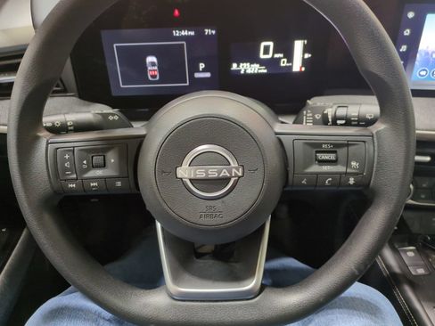 Used 2025 Nissan Kicks SV w/ SV Premium Package AWD/4WD image 18