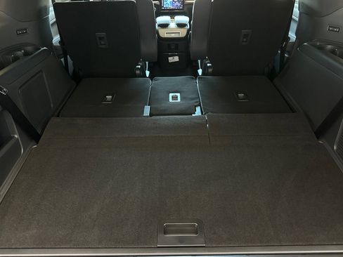 New 2026 Lincoln Navigator Reserve w/ Jet Appearance Package AWD/4WD image 15