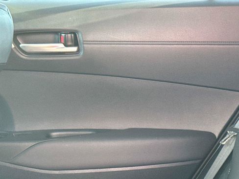 Used 2025 Toyota Corolla Cross XLE w/ Convenience Package FWD image 15