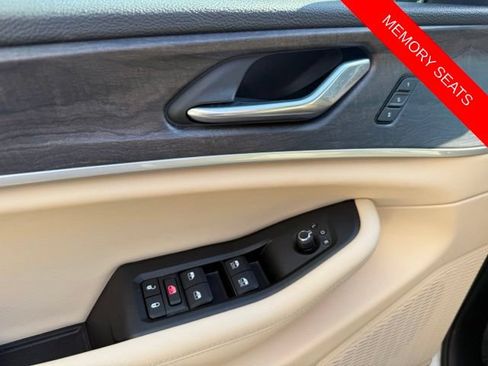 Used 2025 Jeep Grand Cherokee Limited w/ Luxury Tech Group II AWD/4WD image 30