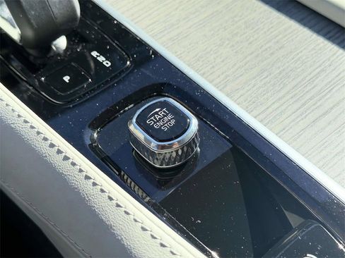 Used 2024 Volvo XC90 B5 Plus image 8