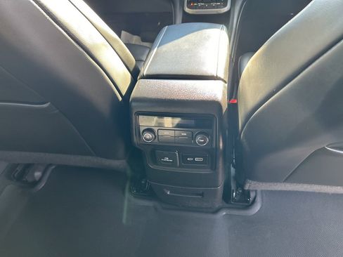 Used 2023 GMC Acadia SLT image 24