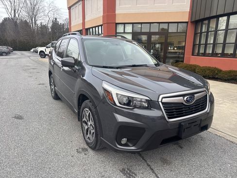 Used 2021 Subaru Forester Premium image 9