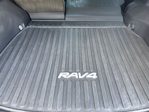 Used 2022 Toyota RAV4 XSE AWD/4WD image 14
