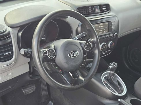 Used 2018 Kia Soul FWD image 2