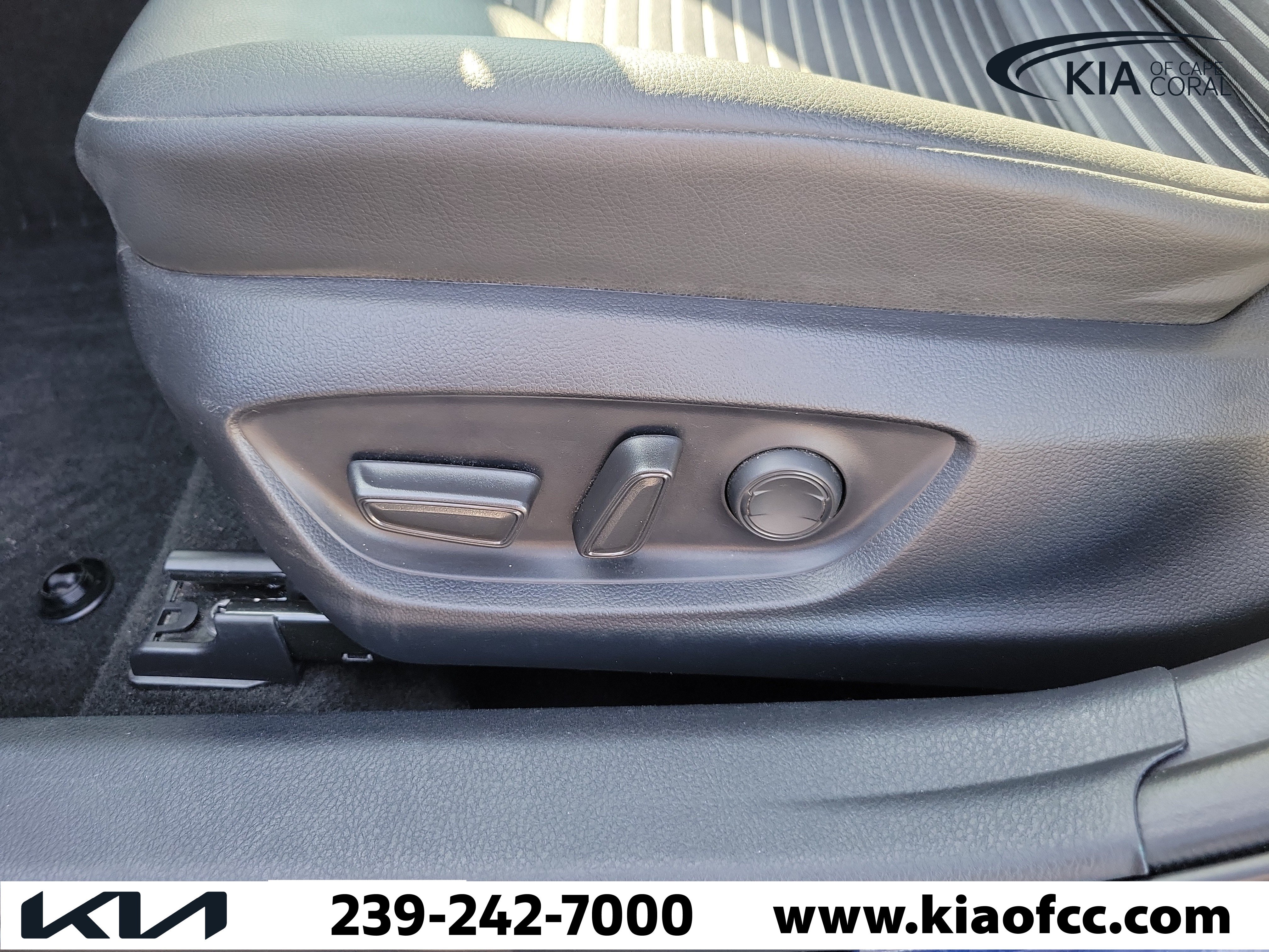 Used 2023 Toyota Camry SE w/ Convenience Package FWD image 21