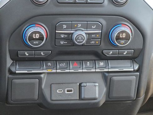 Certified 2022 Chevrolet Silverado 1500 LT AWD/4WD image 36