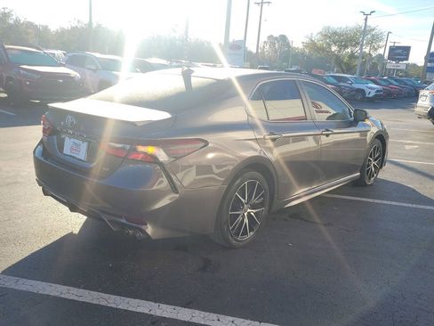 Used 2023 Toyota Camry SE image 3