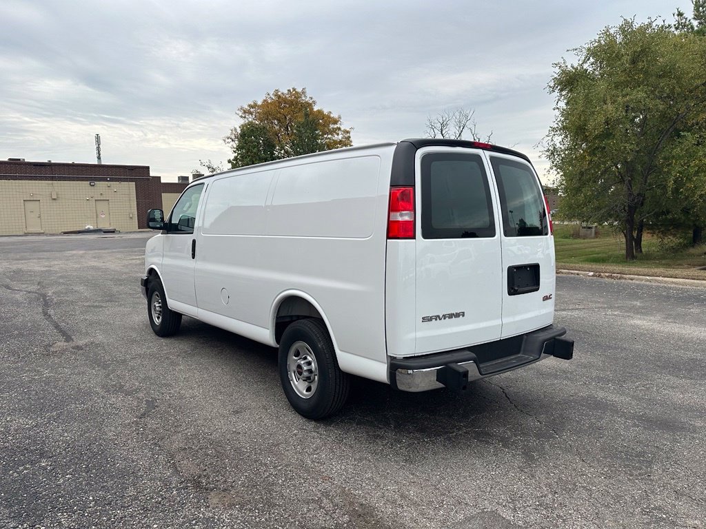 Used 2025 GMC Savana 2500 w/ Driver Convenience Package RWD image 3