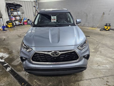 Used 2022 Toyota Highlander Limited image 12