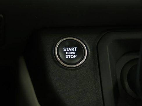 Used 2023 Land Rover Defender 130 SE AWD/4WD image 33