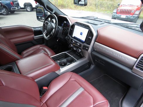 Used 2022 Ford F350 Platinum w/ FX4 Off-Road Package image 15