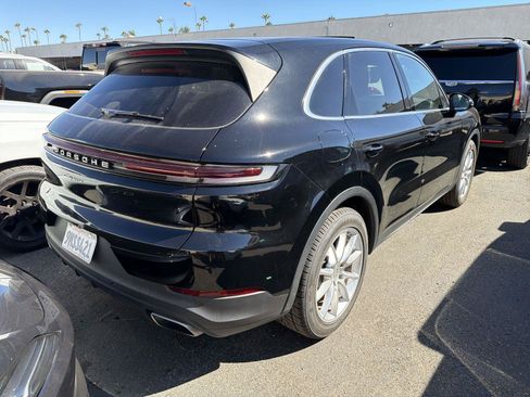 Used 2024 Porsche Cayenne AWD/4WD image 2