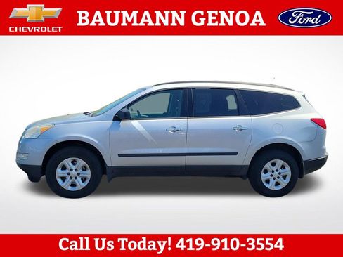 Used 2012 Chevrolet Traverse LS FWD image 2