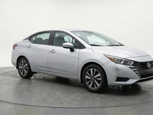 Used 2025 Nissan Versa SV image 1