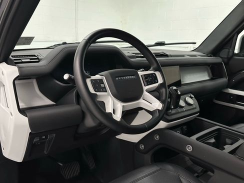 Used 2024 Land Rover Defender 110 S image 10