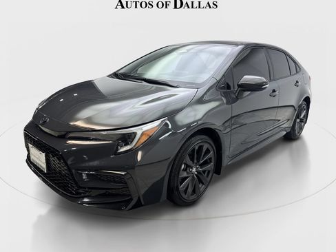 Used 2025 Toyota Corolla SE FWD image 2