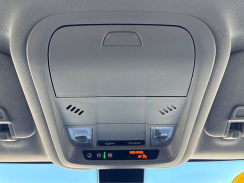 Used 2023 GMC Terrain SLE w/ Driver Convenience Package image 34