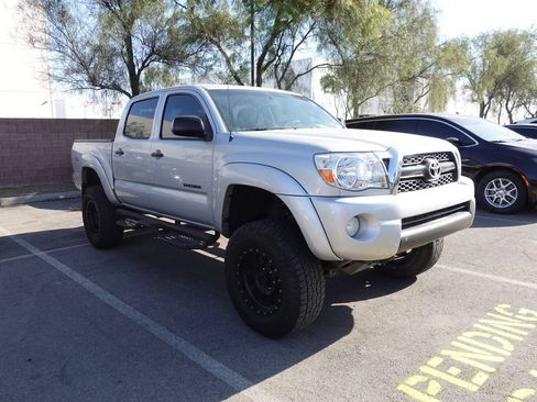 Used 2011 Toyota Tacoma 4x4 Double Cab w/ TRD Off-Road Pkg w/JBL Audio image 4