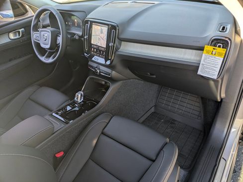 New 2026 Volvo XC40 B5 Plus w/ Protection Package Premier image 32