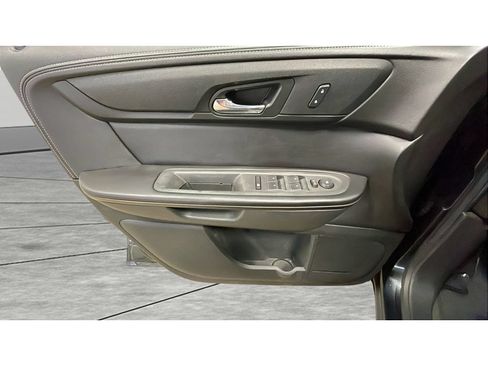 Used 2015 Chevrolet Traverse LT w/ Style and Technology Package FWD image 10