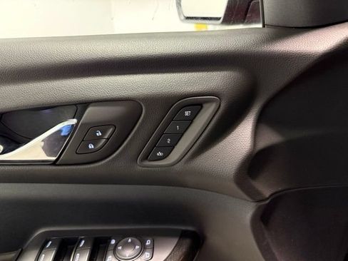 Used 2022 GMC Acadia AT4 w/ Technology Package AWD/4WD image 12