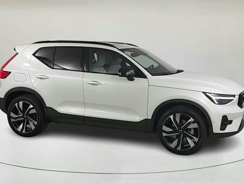 Certified 2026 Volvo XC40 B5 Ultra w/ Climate Package AWD/4WD image 2
