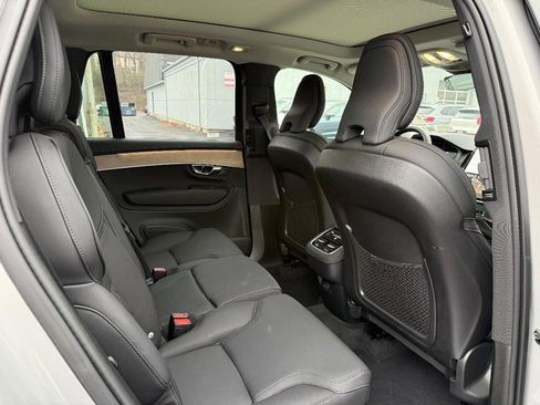 Used 2025 Volvo XC90 B5 Plus image 12