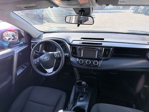 Used 2018 Toyota RAV4 LE image 10