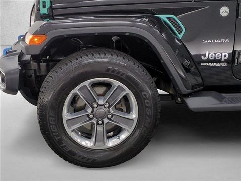 Used 2018 Jeep Wrangler Unlimited Sahara AWD/4WD image 25