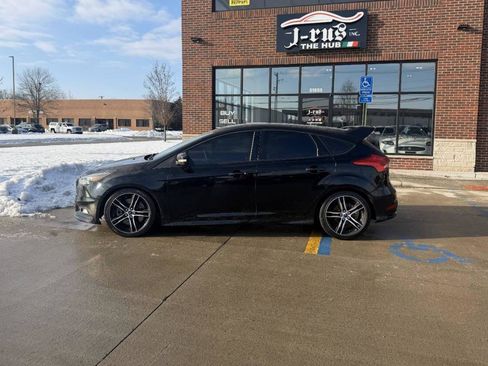 Used 2016 Ford Focus ST w/ Equipment Group 402A image 10