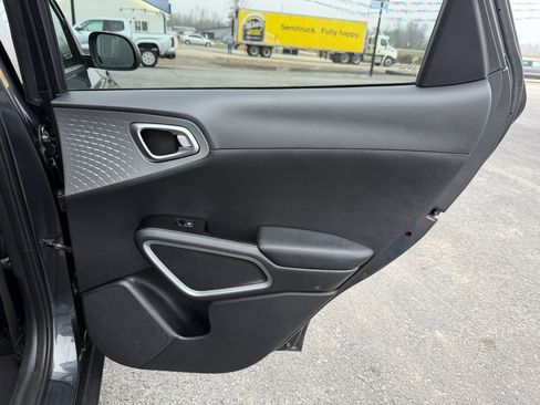 Used 2021 Kia Soul LX image 18